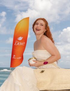 Dove leva experiência inédita de proteção capilar à Praia do Francês